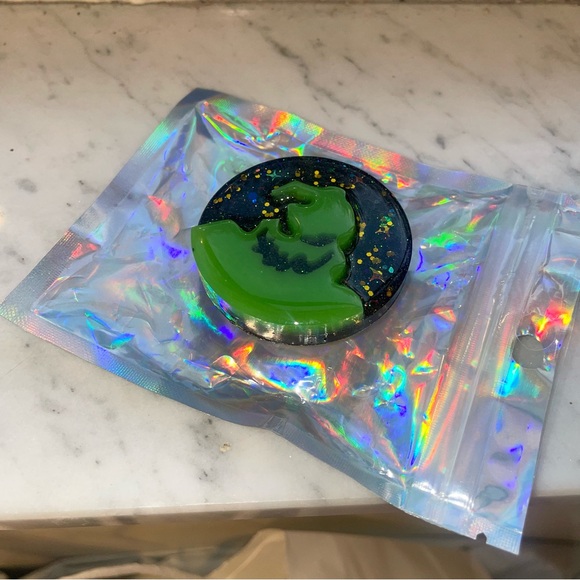 GLOW IN DARK Handcrafted (NEW) Oogie Boogie PopSocket Nightmare Before Christmas - Picture 6 of 16